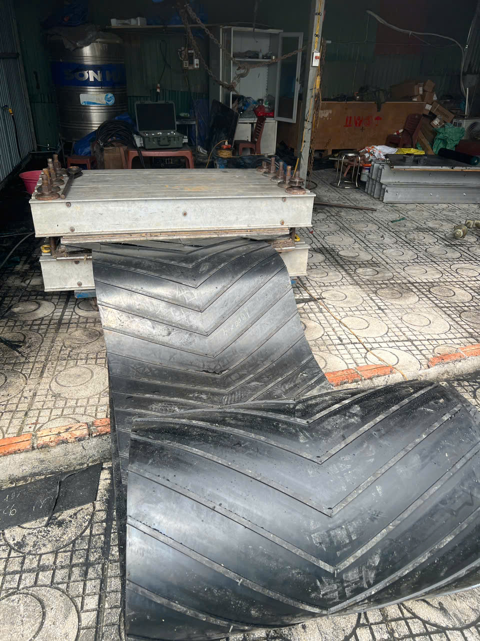 Hình ảnh thi công băng tải thực tế - Băng Tải Tín Phát - Công Ty Cổ Phần Thiết Bị Vật Tư Tín Phát